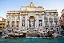 Туристы за год бросили в фонтан Треви 1,4 млн евро