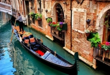 В Венеции решили бороться с наплывом туристов