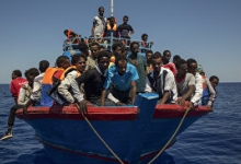 Помогать кораблям с беженцами спасателям запретило правительство Италии 